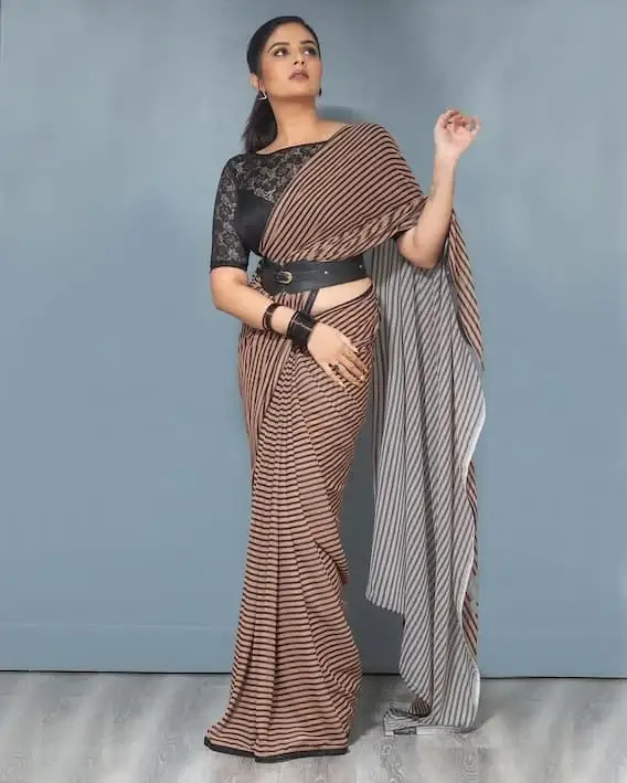 INDIA S MOST BEAUTIFUL WOMEN SREEMUKHI IN TRADITIONAL BLACK SAREE 7